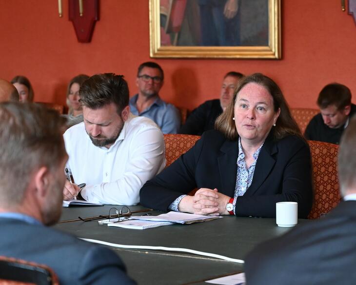 - For DSO var det viktig å sikre medlemmenes kjøpekraft, samt ivareta at ledelse, ansvar og kompetanse skal gi uttelling, sier forhandlingsleder Hege-Merethe Bengtsson.. - For DSO var det viktig å sikre medlemmenes kjøpekraft, samt ivareta at ledelse, ansvar og kompetanse skal gi uttelling, sier forhandlingsleder Hege-Merethe Bengtsson..