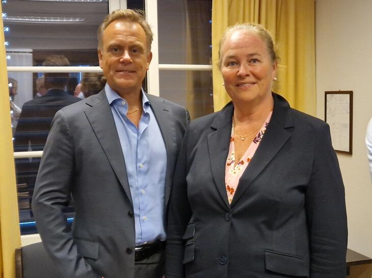 Forhandlingsleder for Norges Rederiforbund; Geir Sjøberg, sammen med DSOs forhandlingsleder Hege-Merethe Bengtsson.